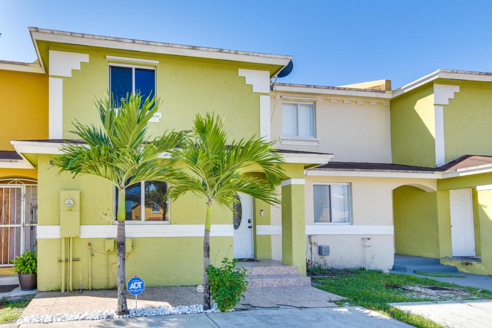 Opa-Locka Townhome, 15 Mi To Miami Beach! المظهر الخارجي الصورة