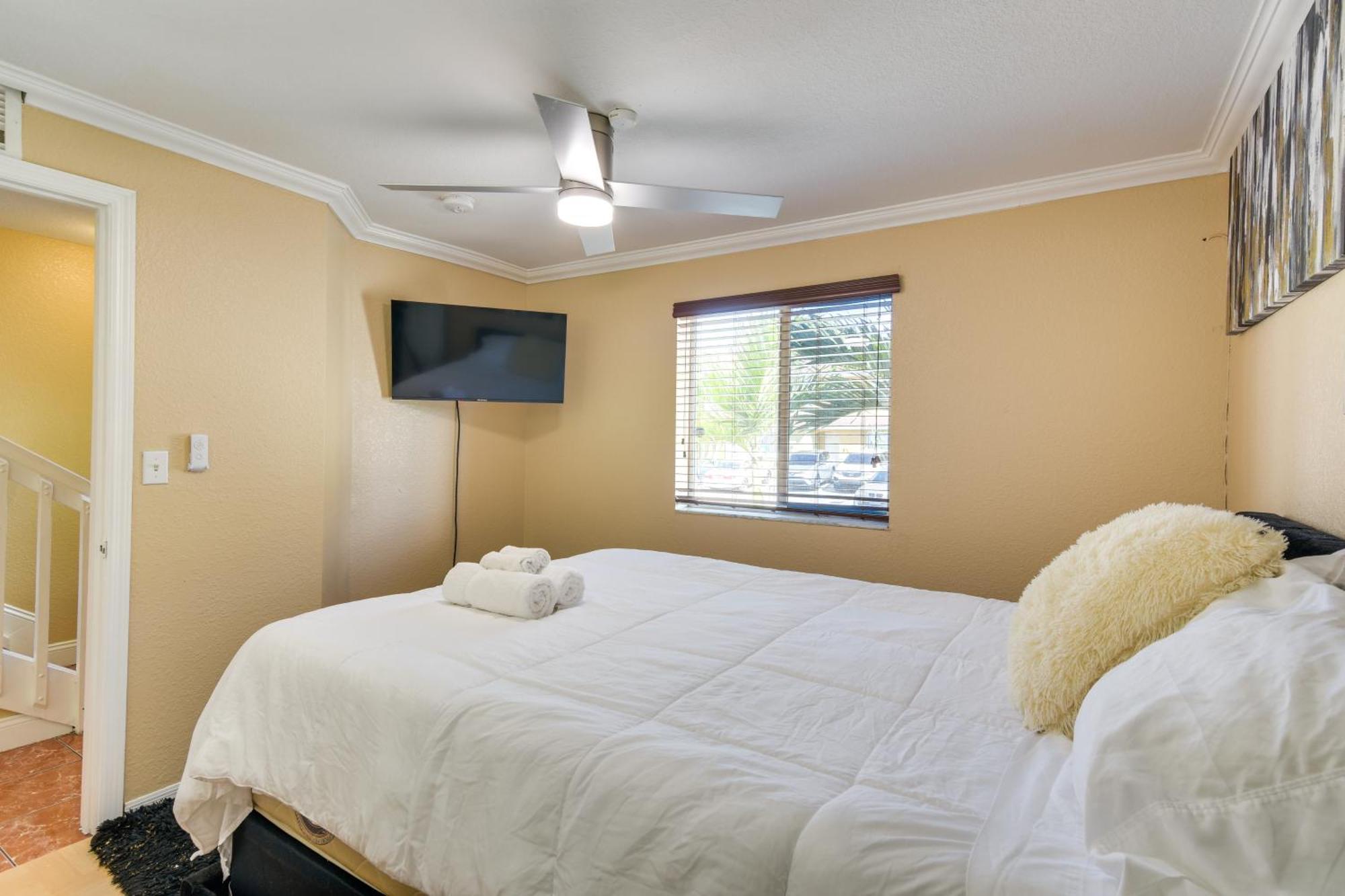 Opa-Locka Townhome, 15 Mi To Miami Beach! المظهر الخارجي الصورة
