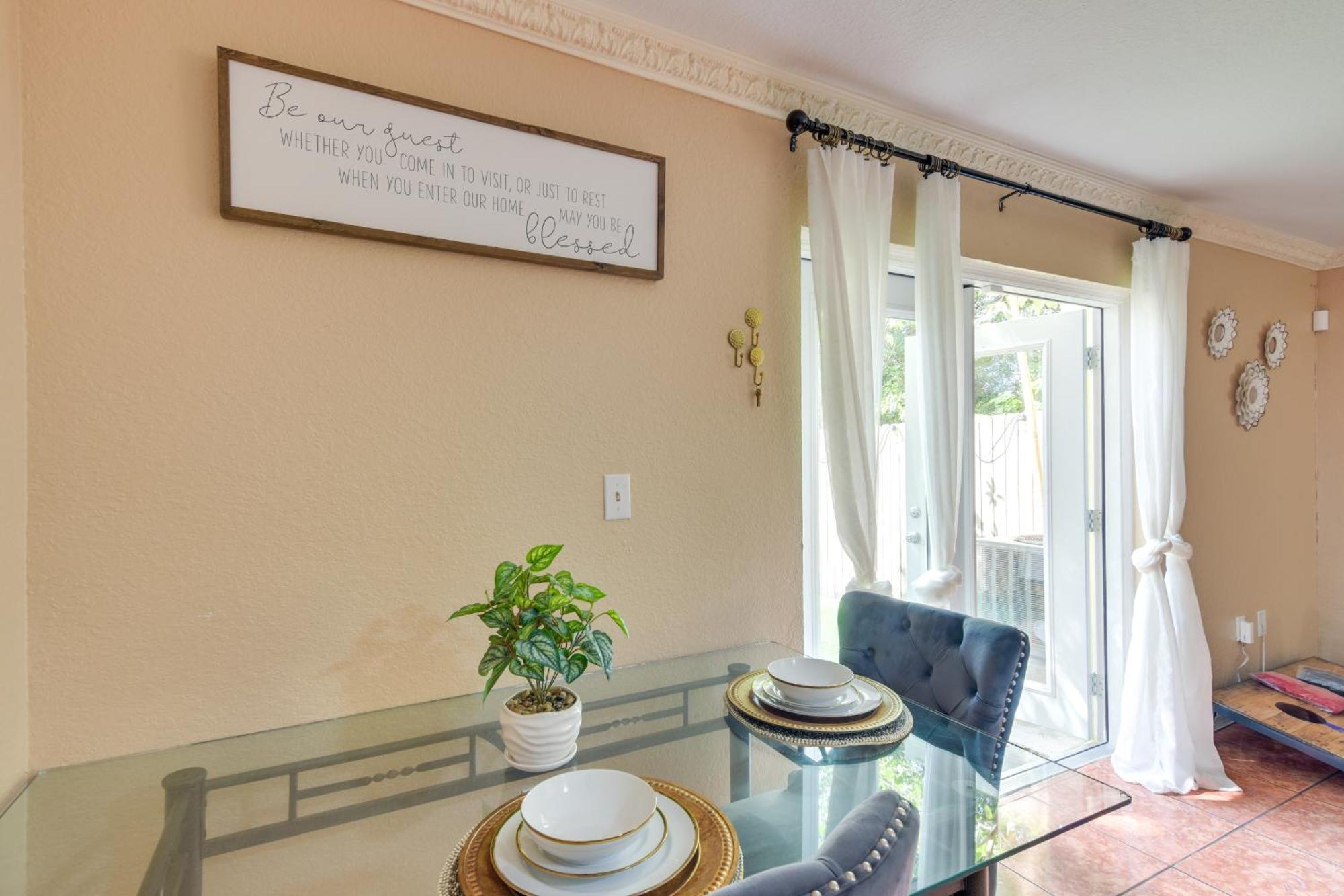 Opa-Locka Townhome, 15 Mi To Miami Beach! المظهر الخارجي الصورة