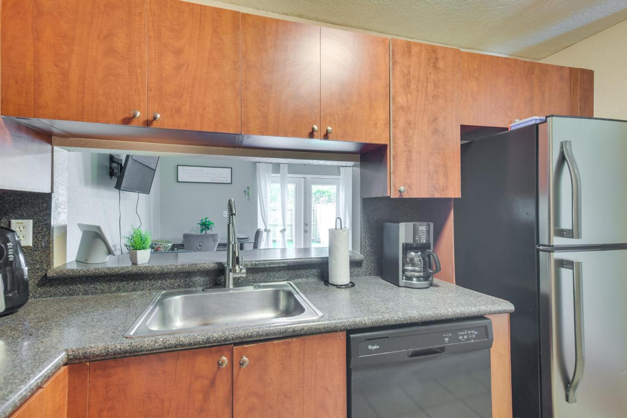 Opa-Locka Townhome, 15 Mi To Miami Beach! المظهر الخارجي الصورة