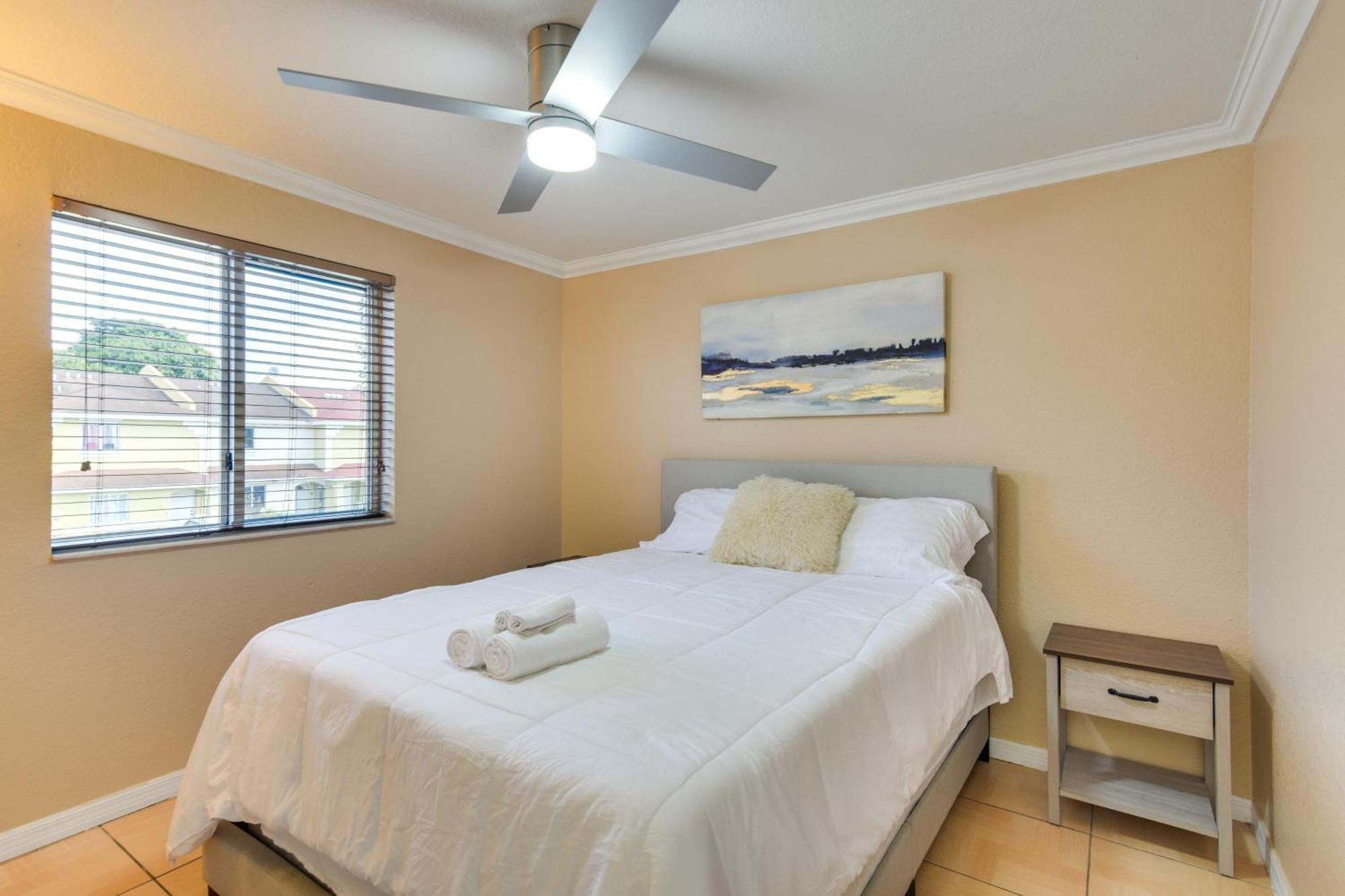 Opa-Locka Townhome, 15 Mi To Miami Beach! المظهر الخارجي الصورة