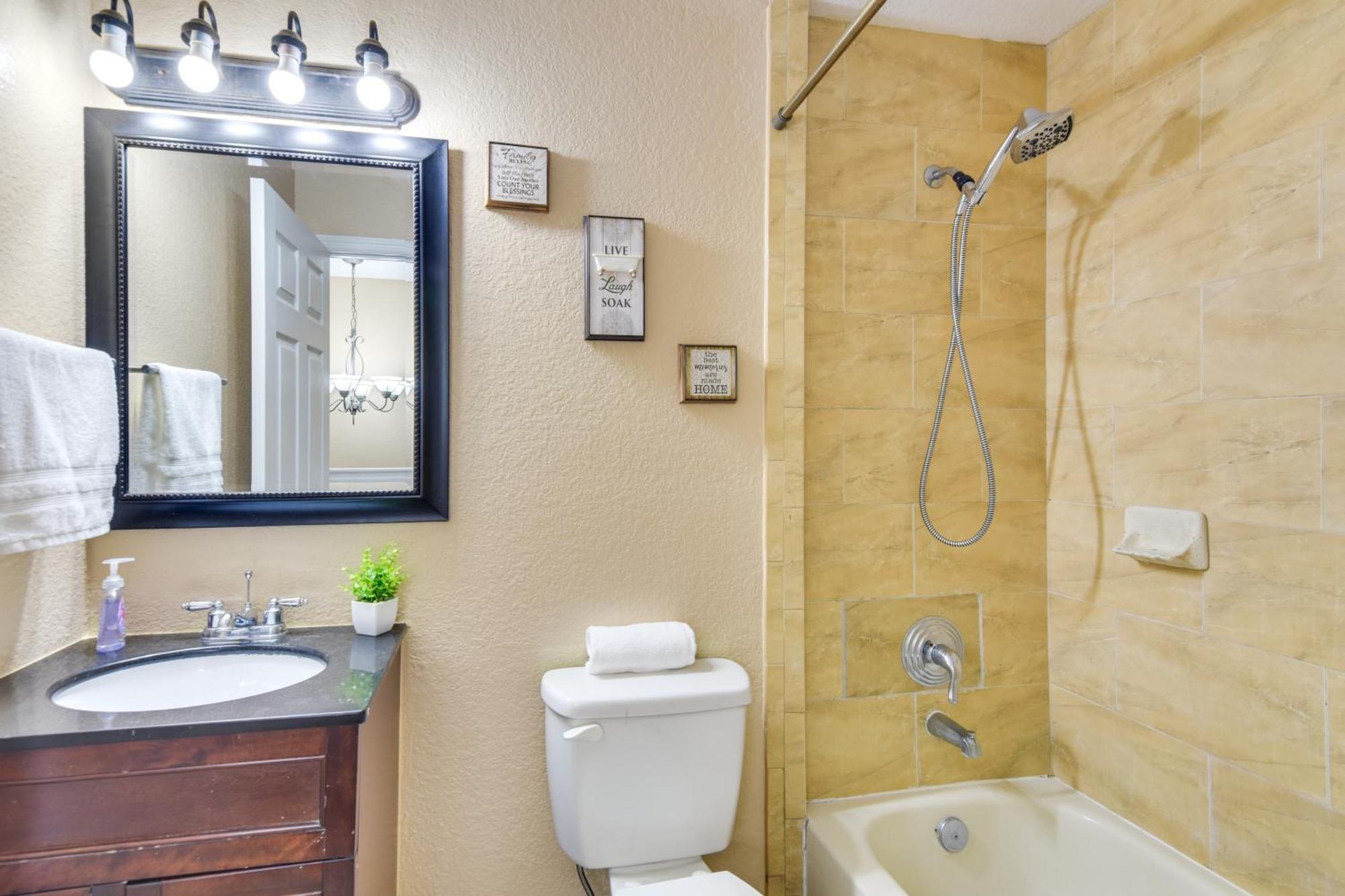 Opa-Locka Townhome, 15 Mi To Miami Beach! المظهر الخارجي الصورة